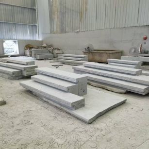 延安 整石台阶（大面火烧+侧面自然面），出货前厂内拼装