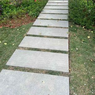 延安 芝麻黑小区踏步、汀步石铺装效果