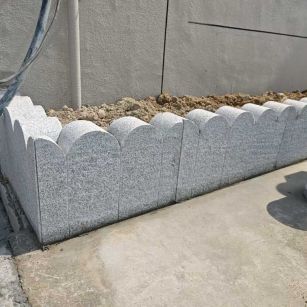 延安 芝麻白花岗岩花边石铺装效果图