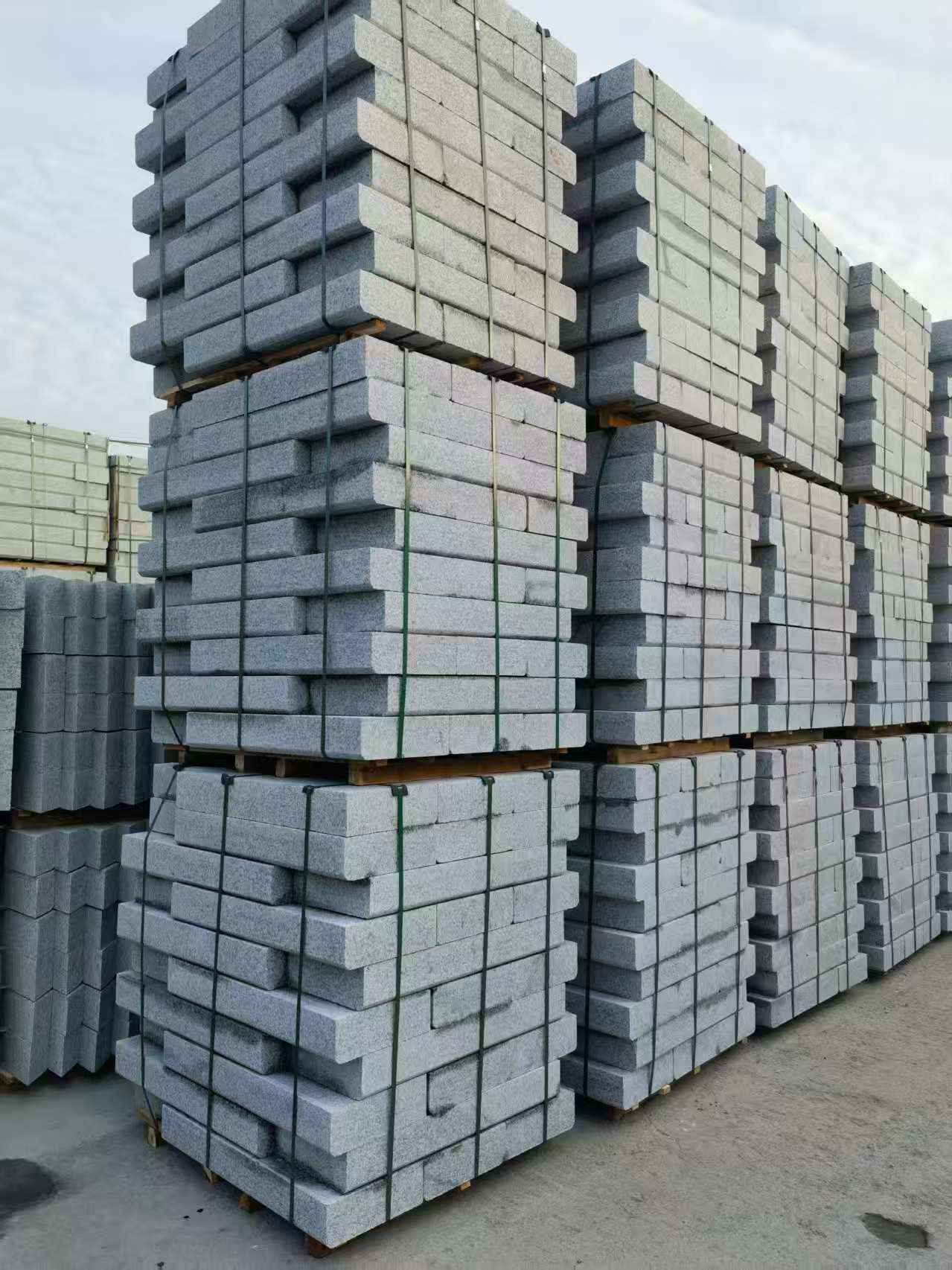 延安 路沿石（路侧石），颜色一致，尺寸标准