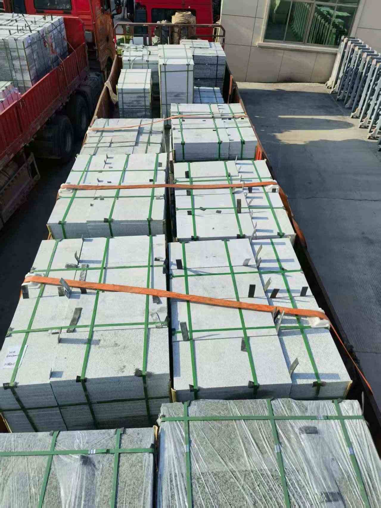 安徽客户芝麻白、芝麻黑、芙蓉白配一车