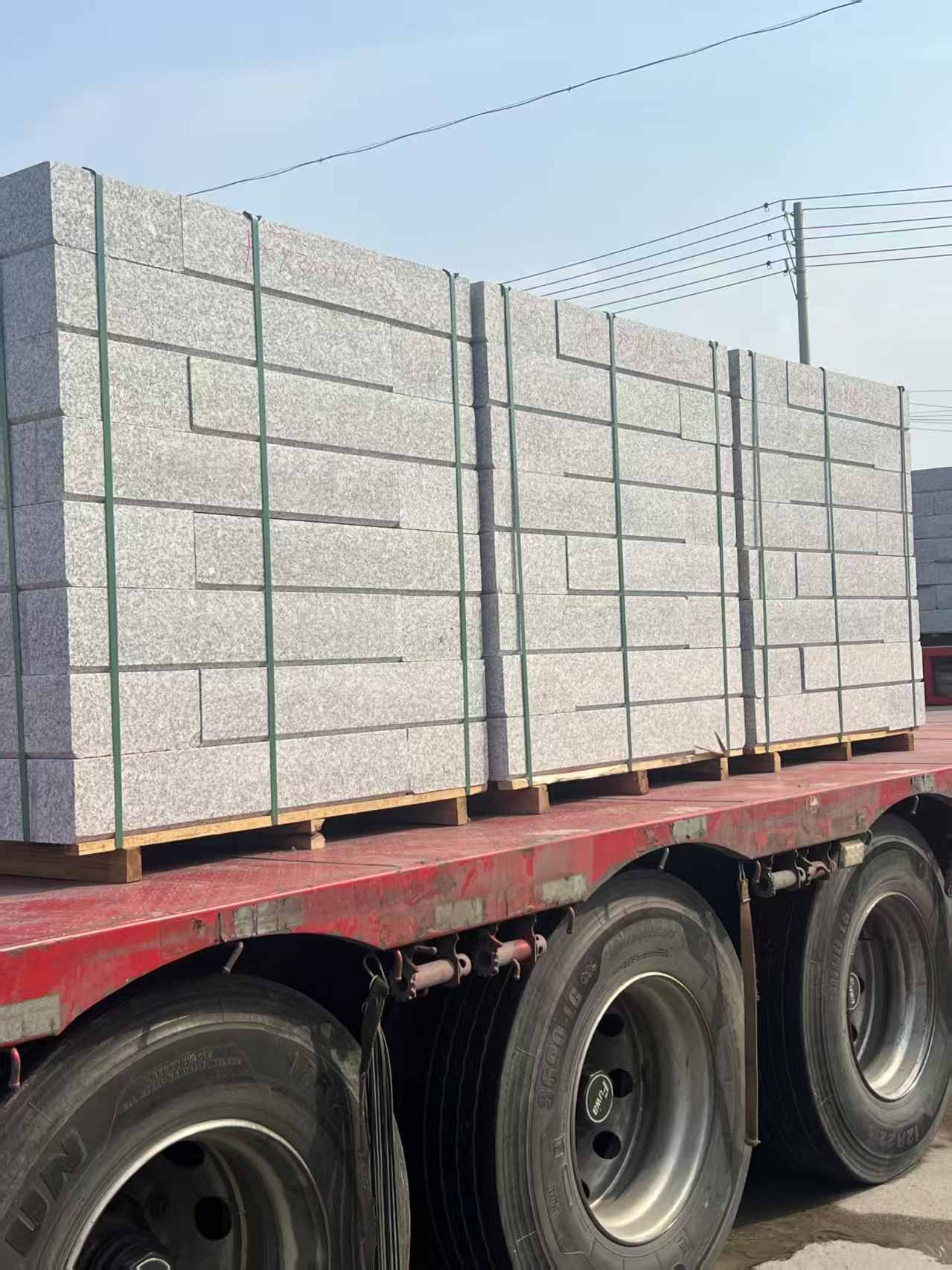 延安 芙蓉白路沿石装车