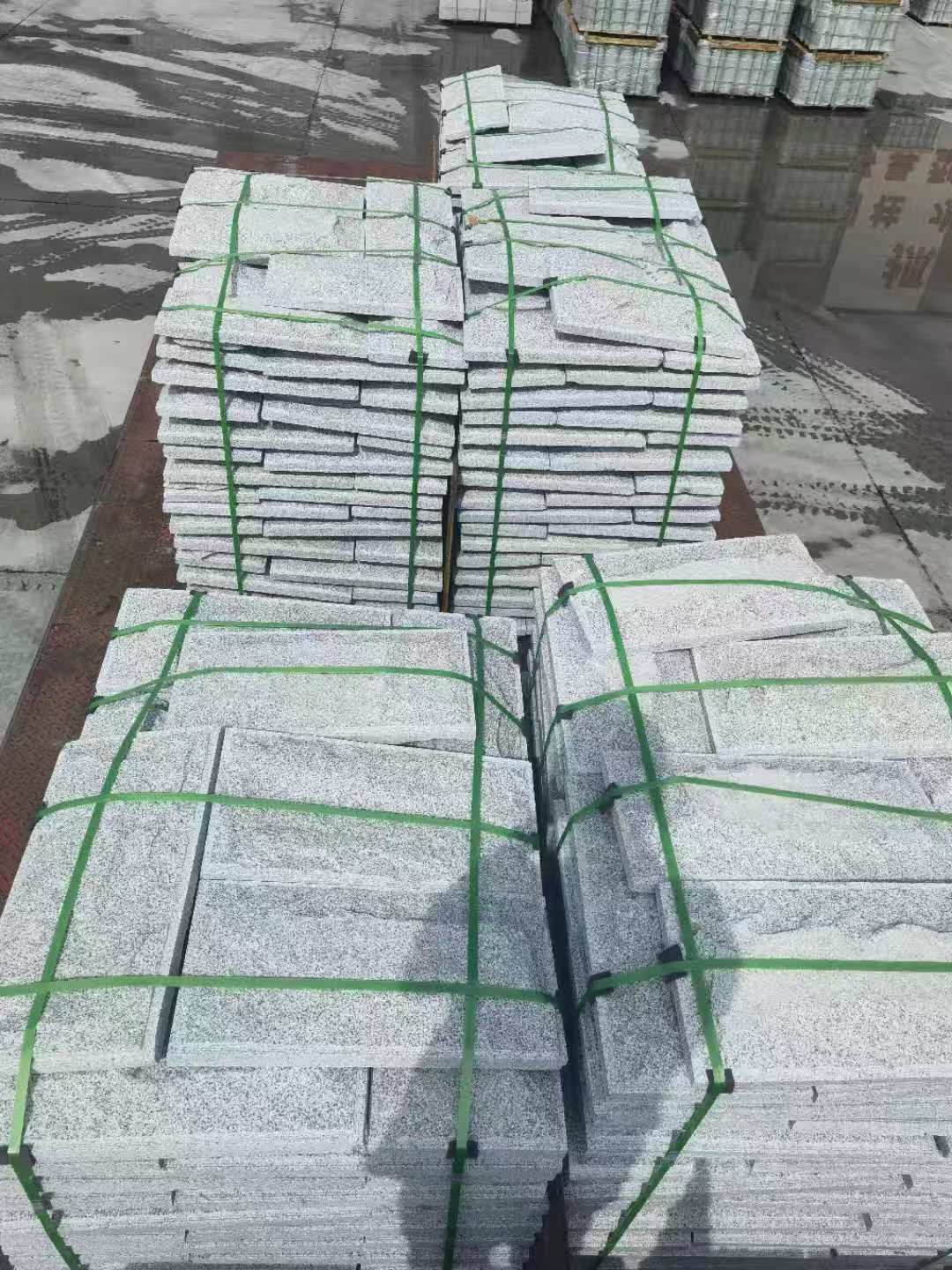 延安 芝麻白蘑菇石装车出货