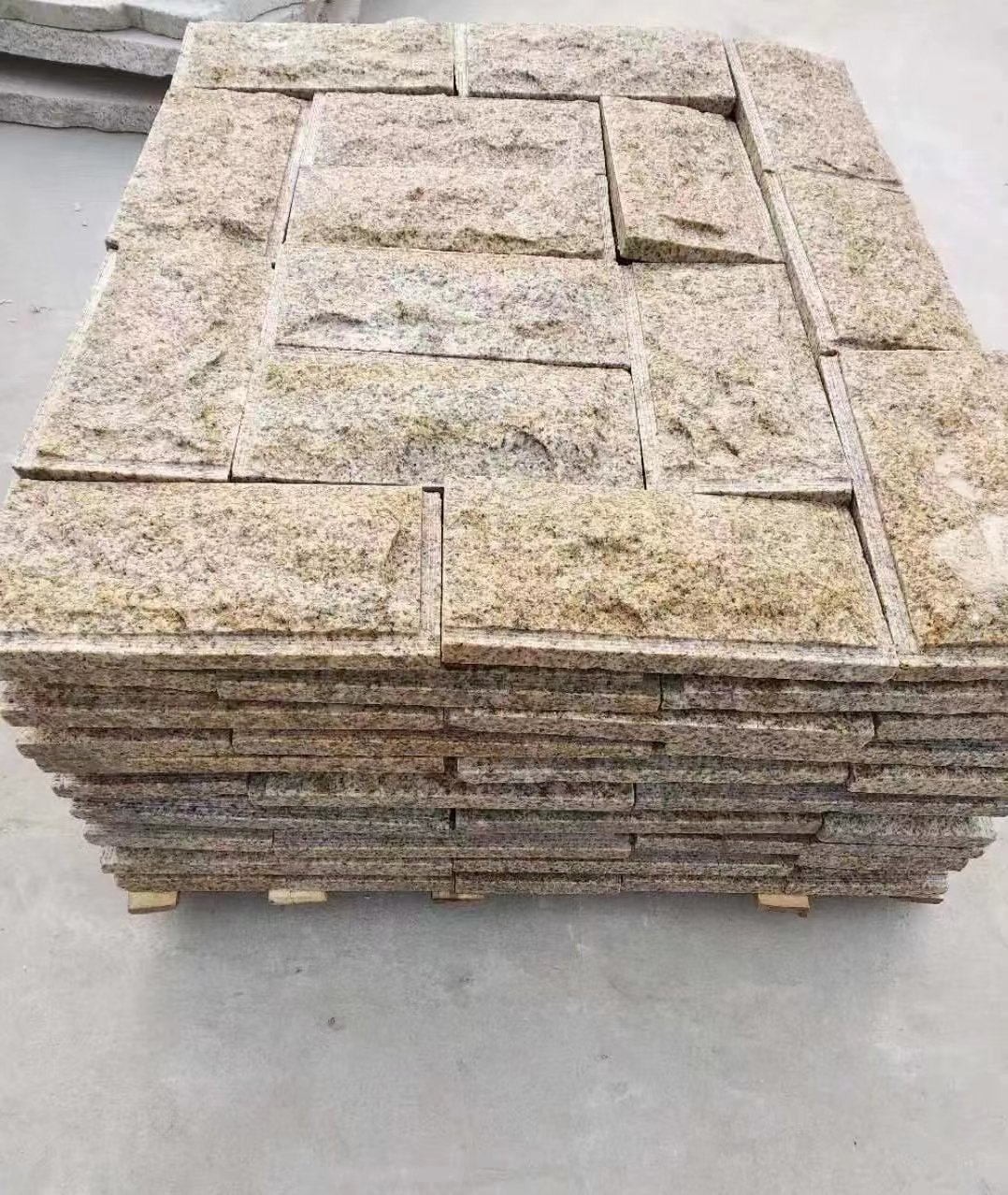 延安黄锈石蘑菇石